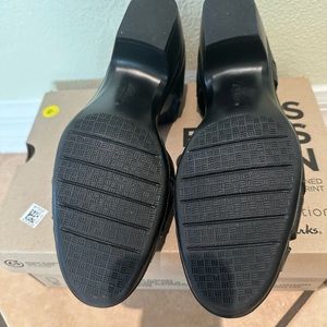 Clarks Women Sandals, Emily Daisy. Comfort Heel shoes. Black leather. Size 9.5